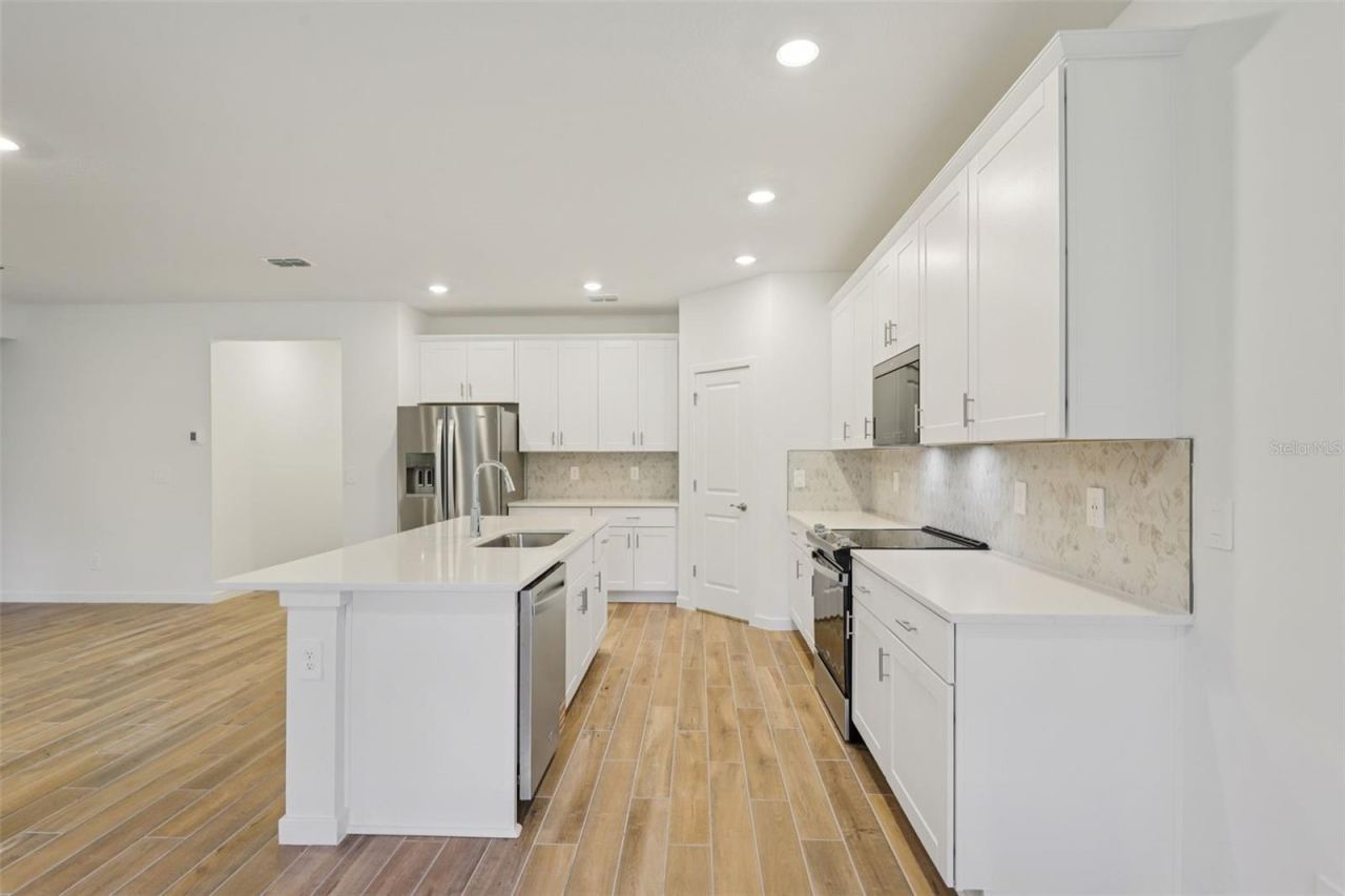 Photo 4 of 20: The interior photos are of another home with the same floor plan and interior finishes. Some details may vary