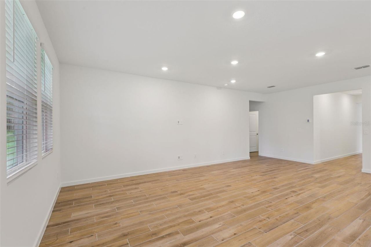 Photo 6 of 20: The interior photos are of another home with the same floor plan and interior finishes. Some details may vary