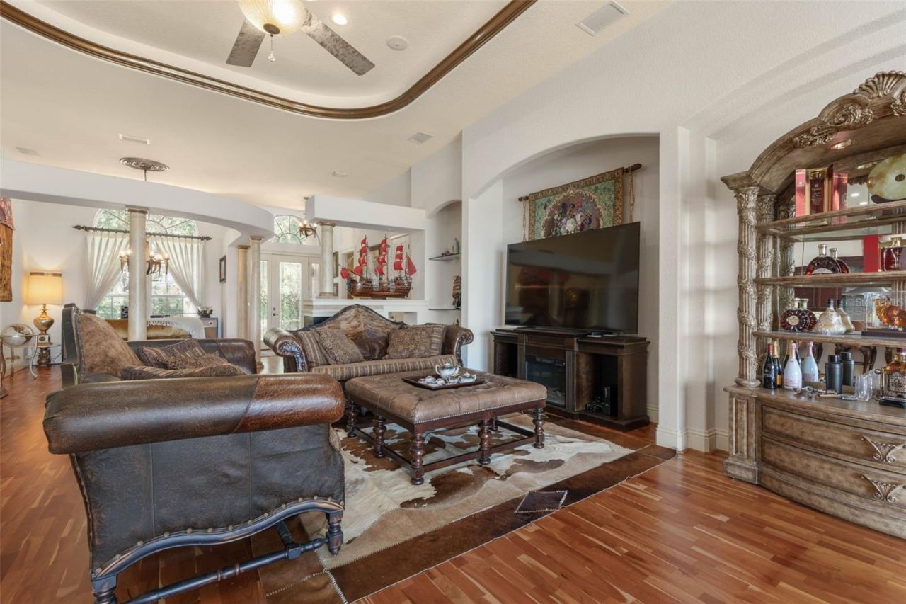 Photo 14 of 20: Family Room