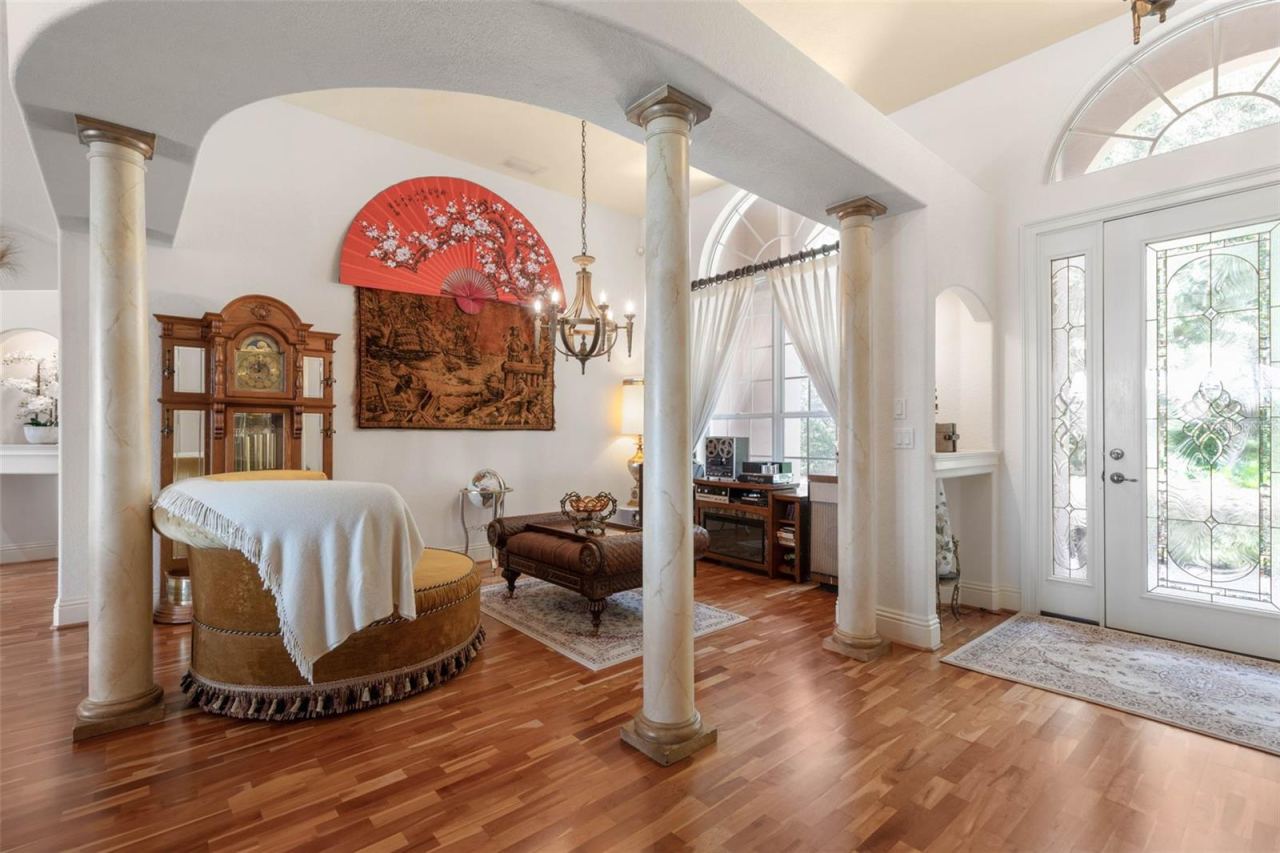 Photo 11 of 20: Formal Living Room