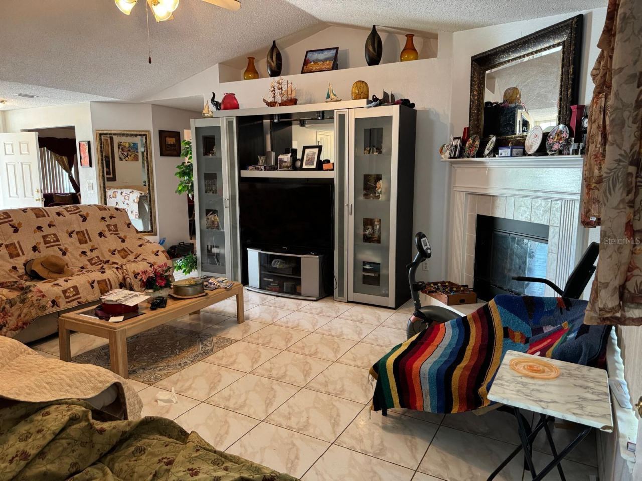 Photo 6 of 20: fam/living room