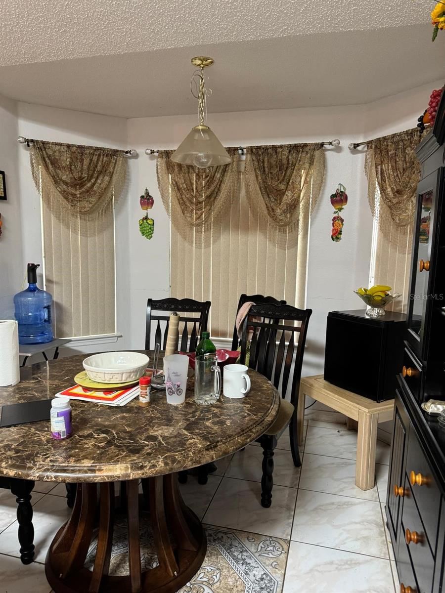 Photo 8 of 20: eat-in-kitchen