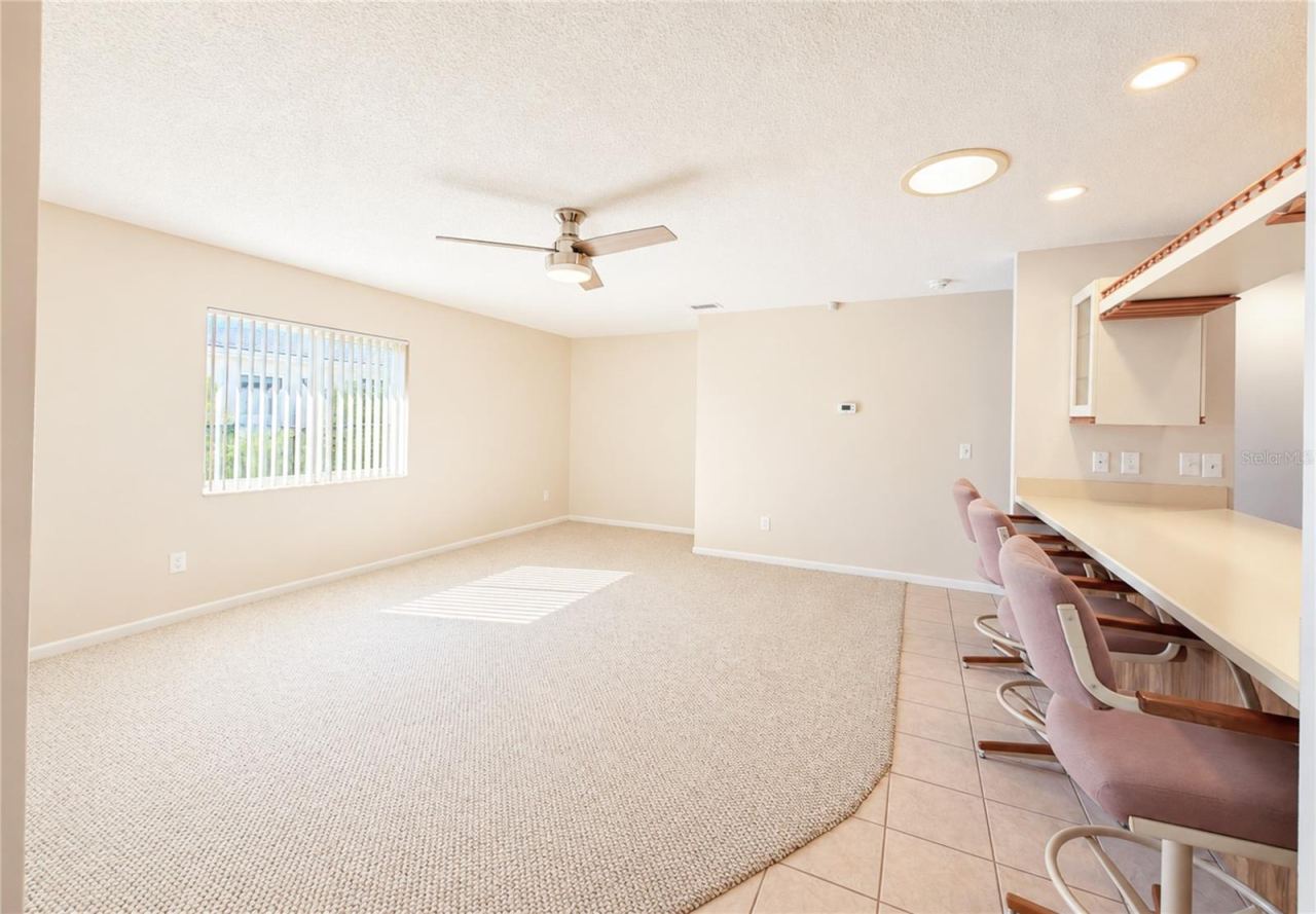 Photo 14 of 20: Family Room