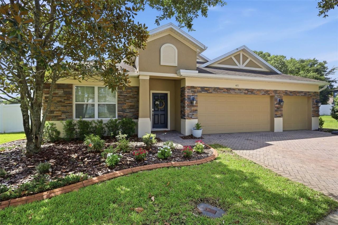 Photo 4 of 20: FRONT EXTERIOR