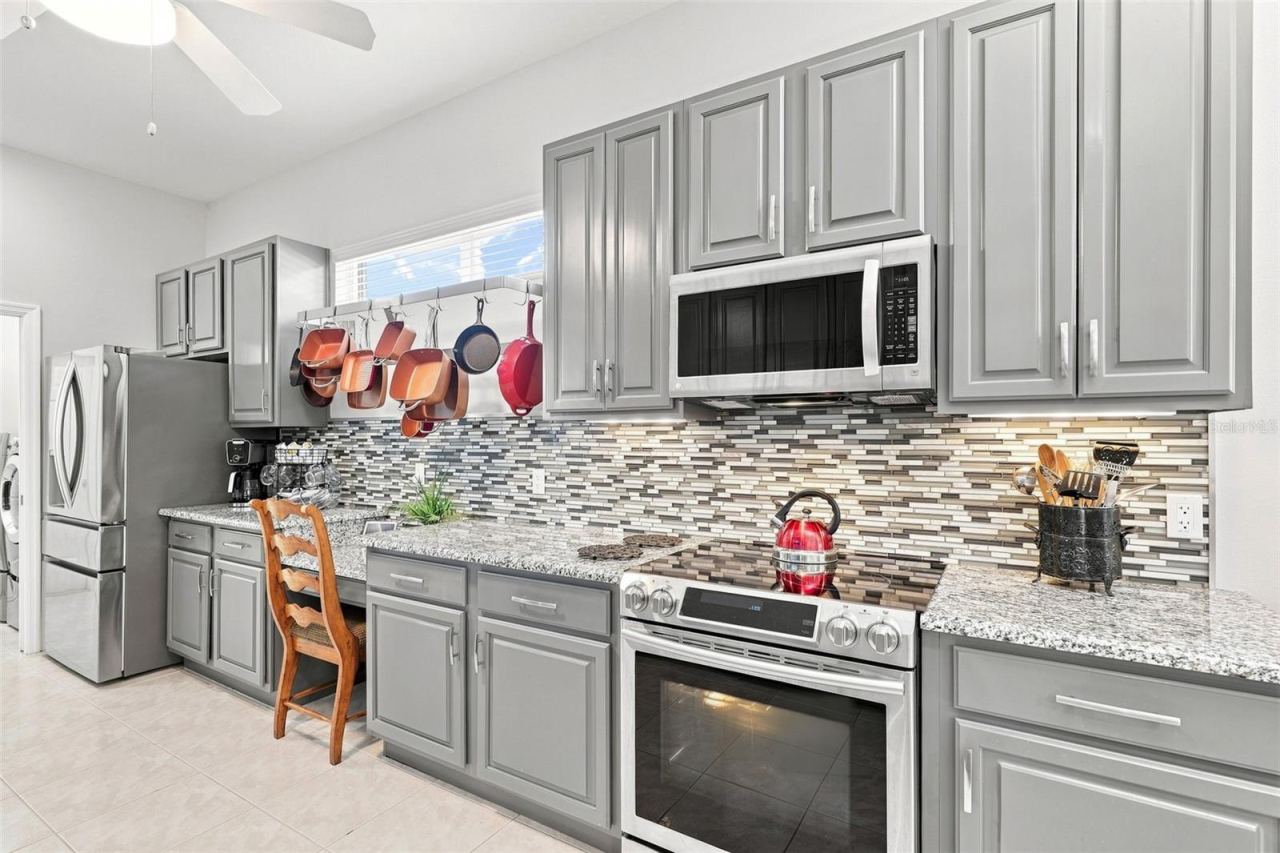 Photo 13 of 20: This Kitchen has a range and 2 wall ovens!!!