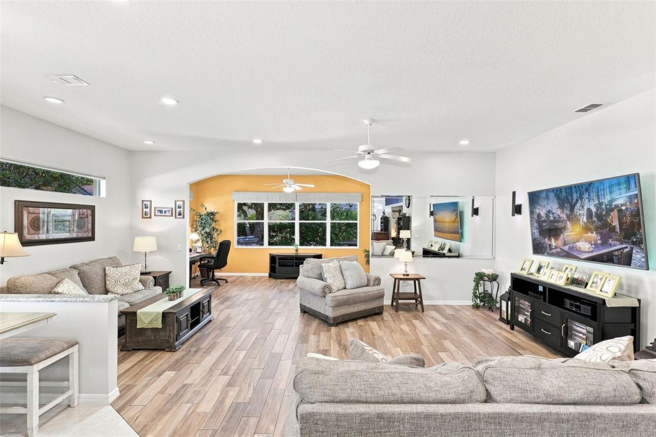 Photo 17 of 20: Huge Living Area Space