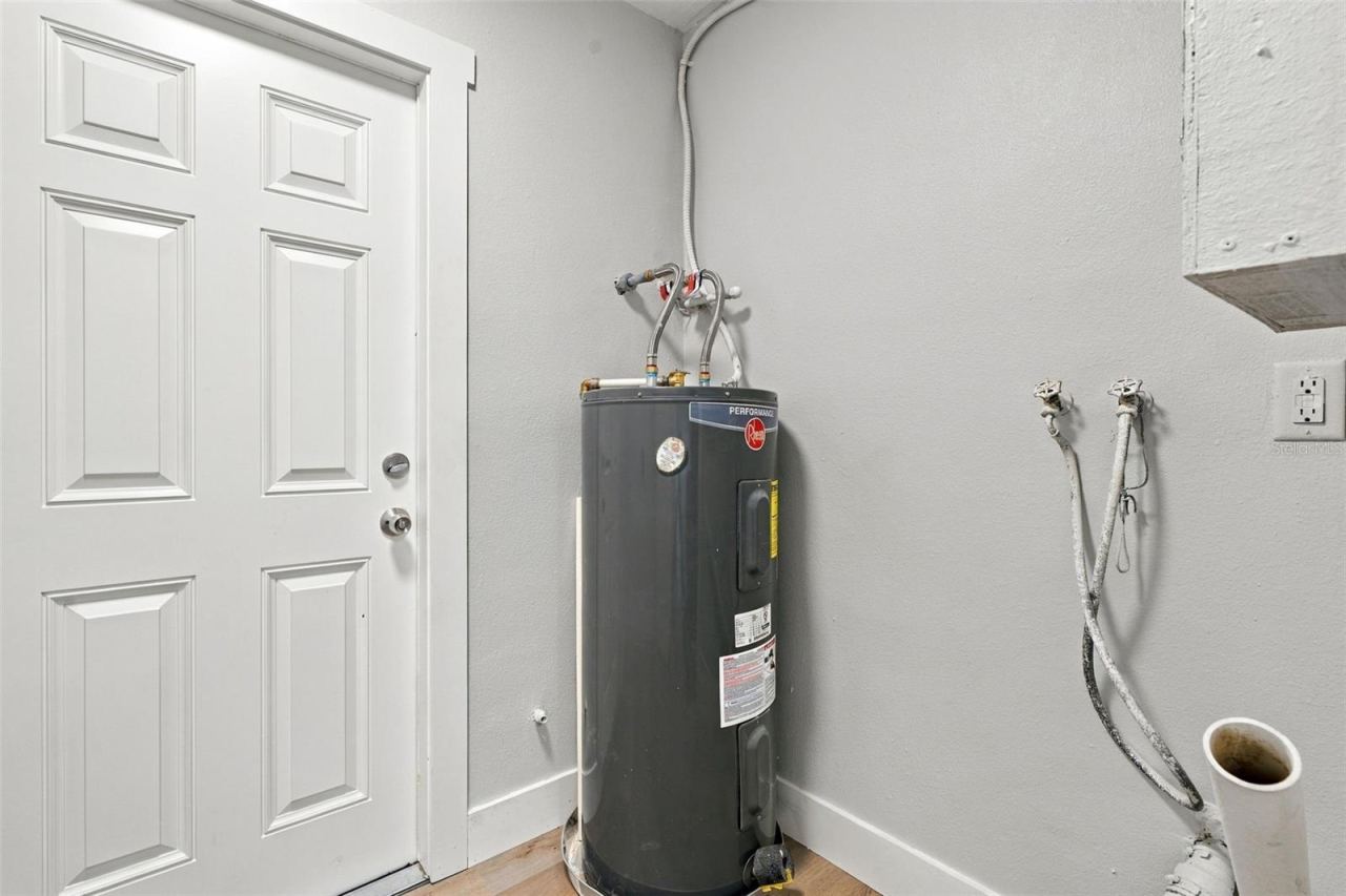 Photo 11 of 20: Laundry Room