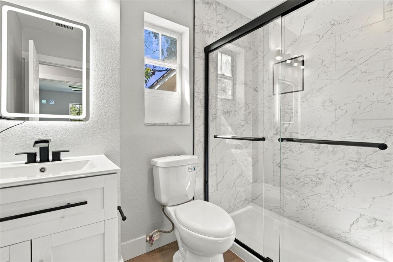 Photo 17 of 20: Bathroom