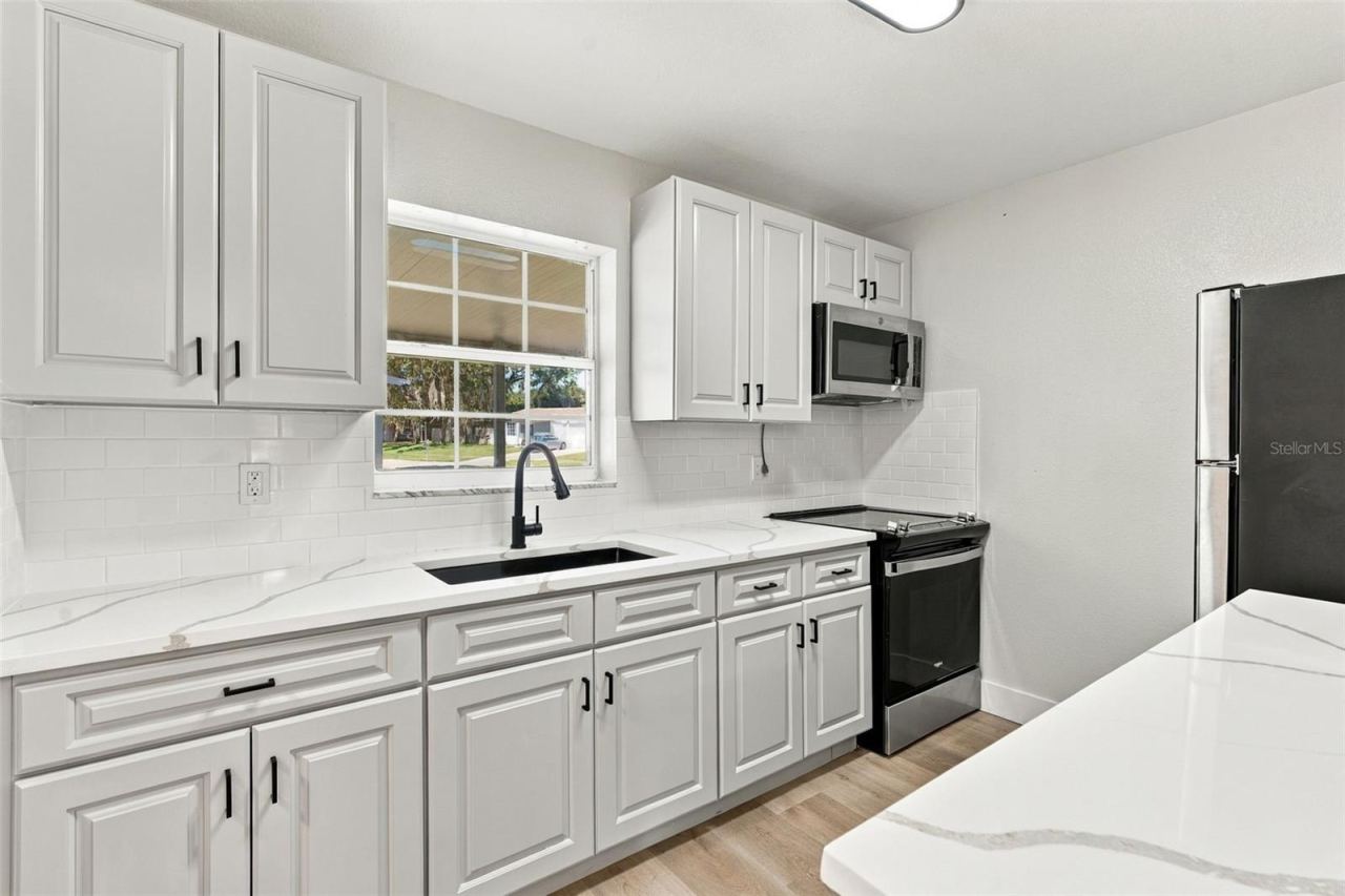 Photo 8 of 20: Kitchen