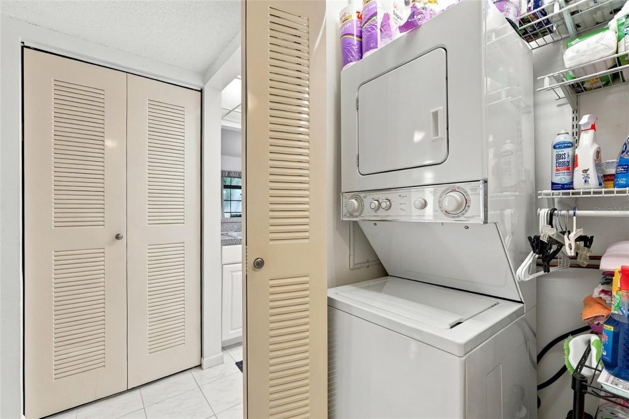 Photo 16 of 20: Washer/Dryer