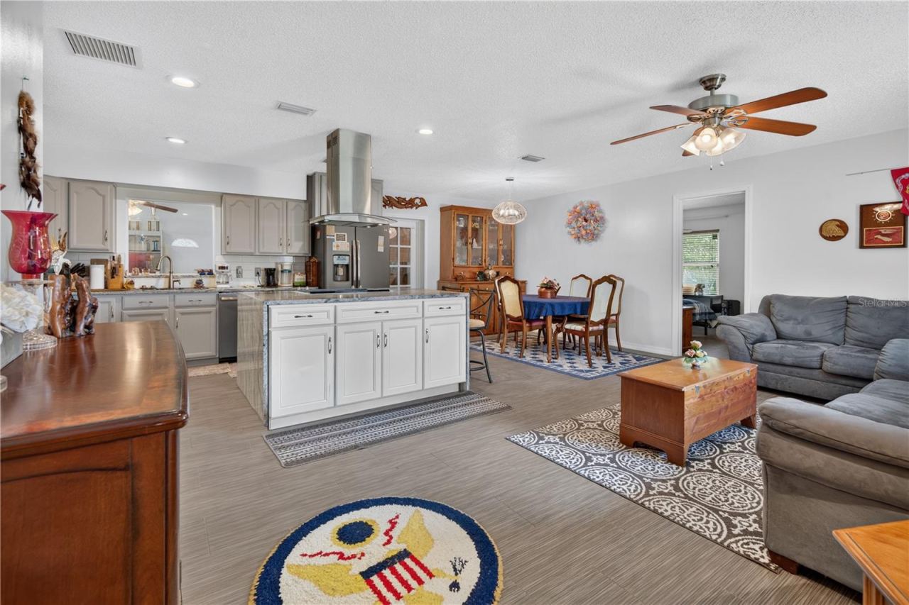 Photo 11 of 20: Open Floor Plan
