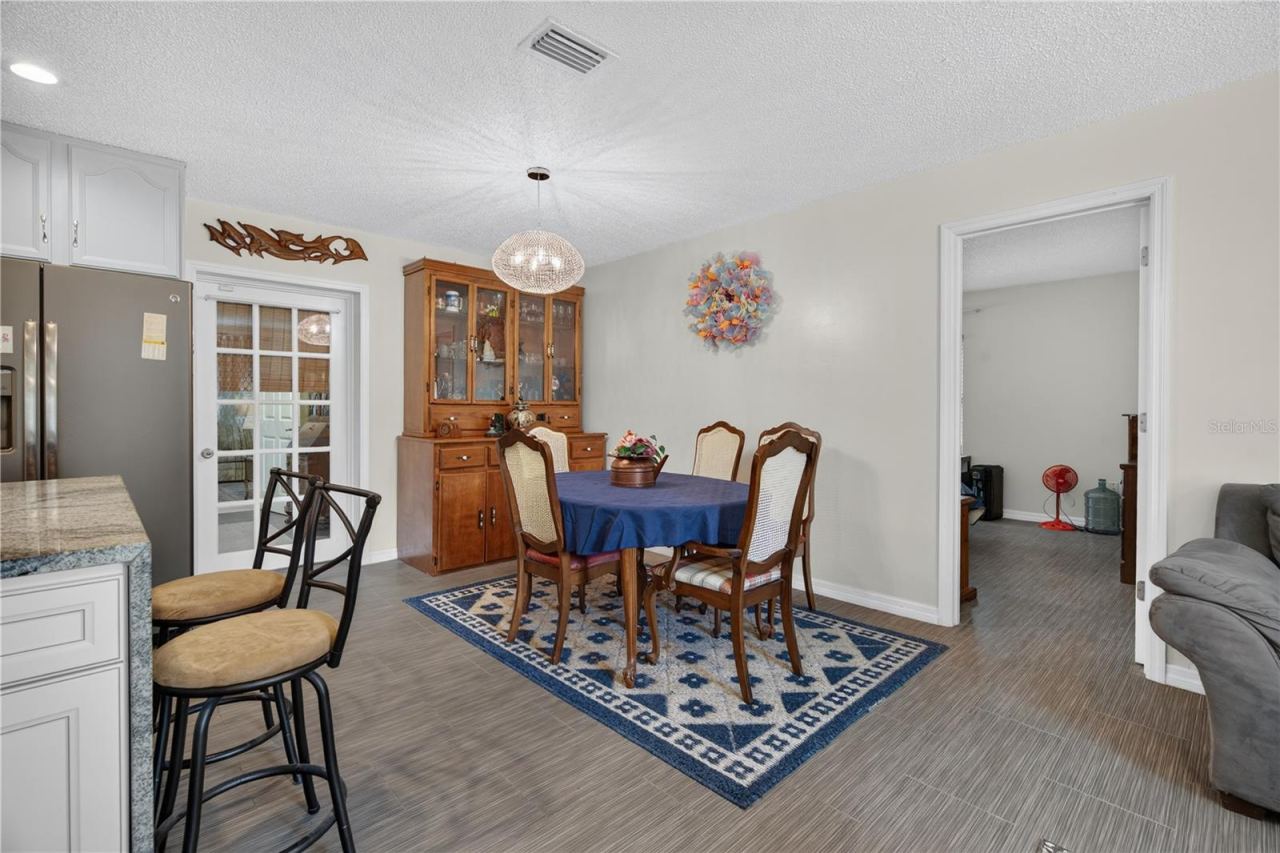 Photo 13 of 20: Dining Area