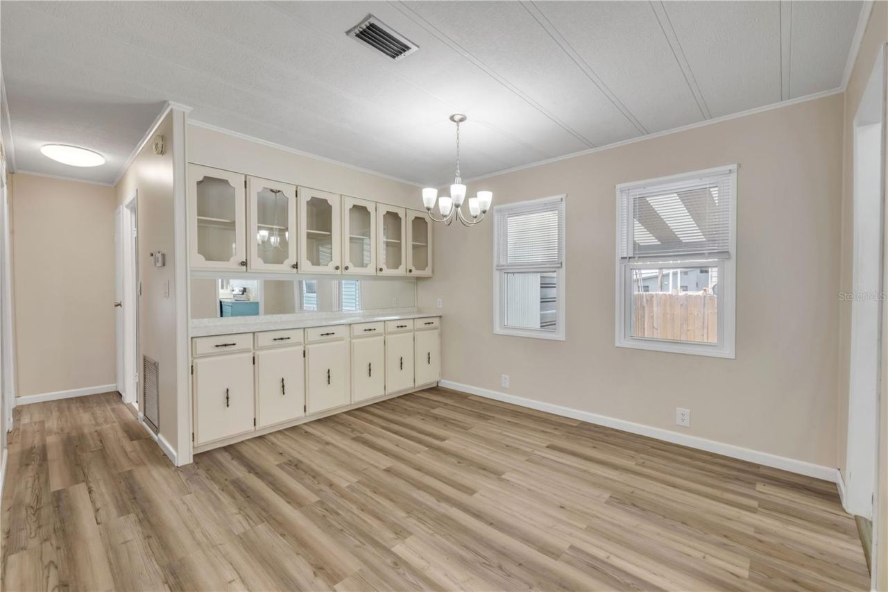 Photo 9 of 20: Dining Room