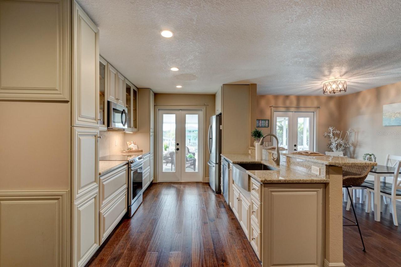 Photo 11 of 20: Kitchen Upstairs
