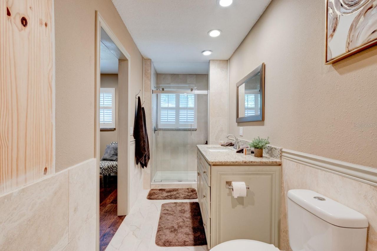 Photo 17 of 20: Master Bath