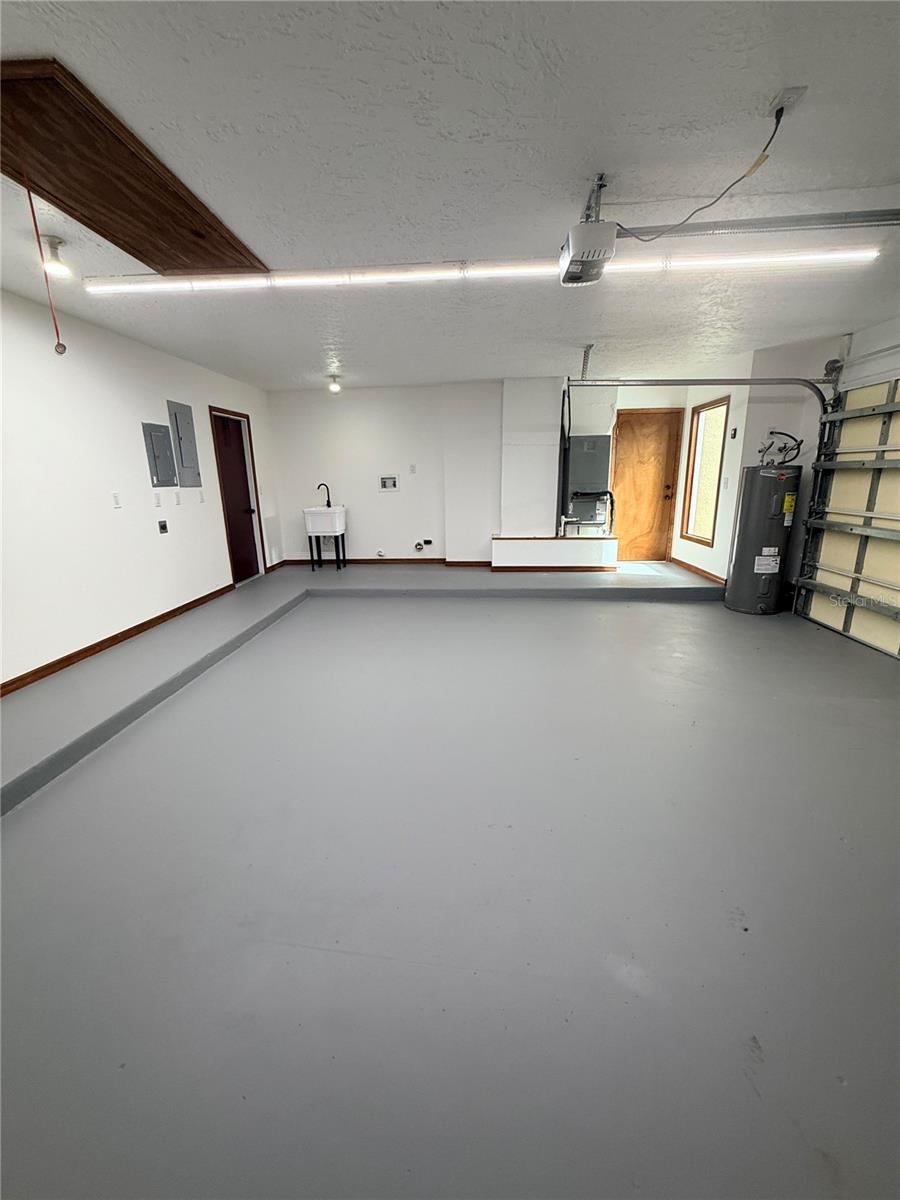 Photo 14 of 20: Expansive Garage WOW