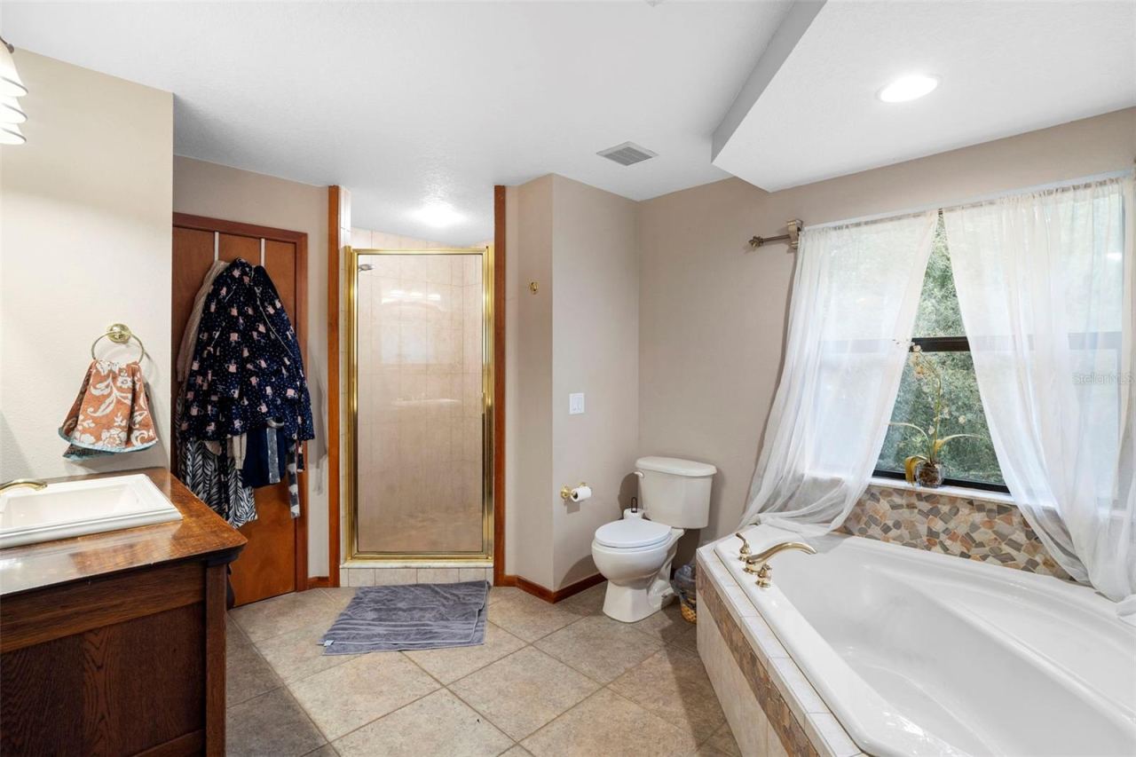 Photo 16 of 20: Second floor Full bath Main Home