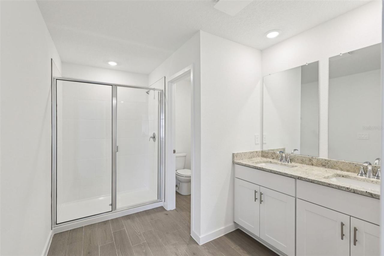 Photo 8 of 15: The interior photos are of another home with the same floor plan and interior finishes. Some details may vary