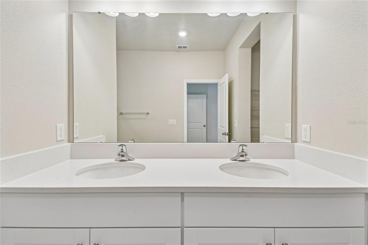 Photo 14 of 20: Owner's Bath