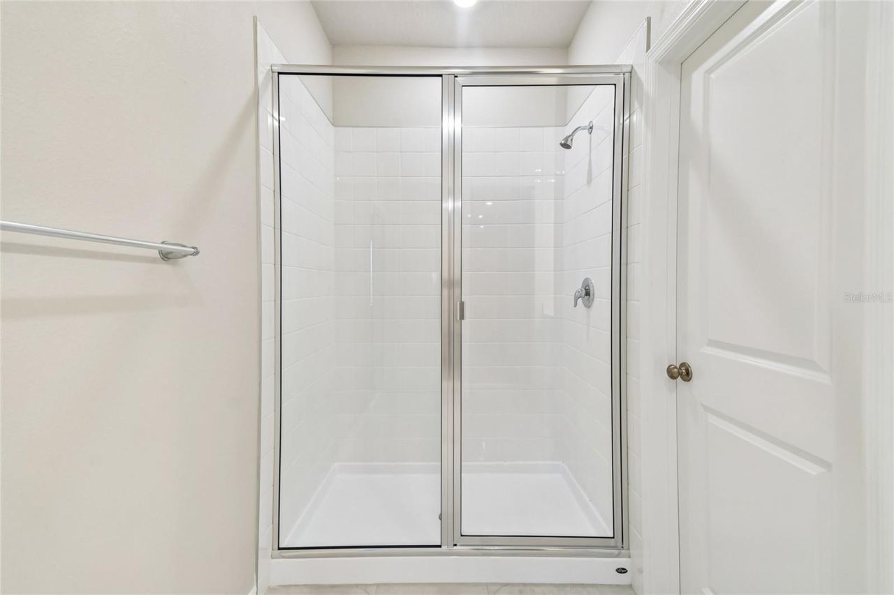 Photo 16 of 20: Owner's Bath
