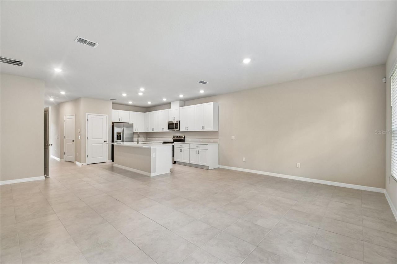 Photo 10 of 20: Family Room