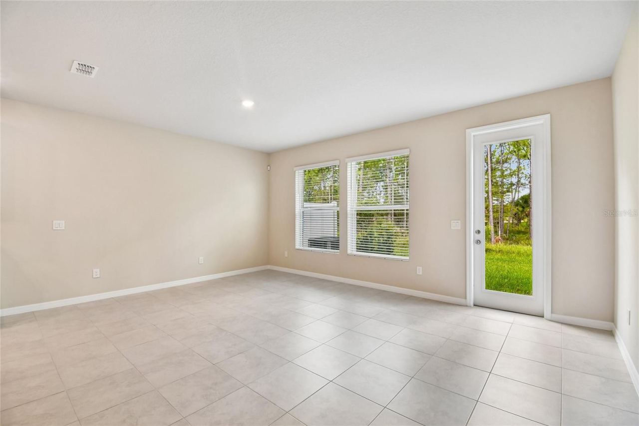 Photo 7 of 20: Family Room