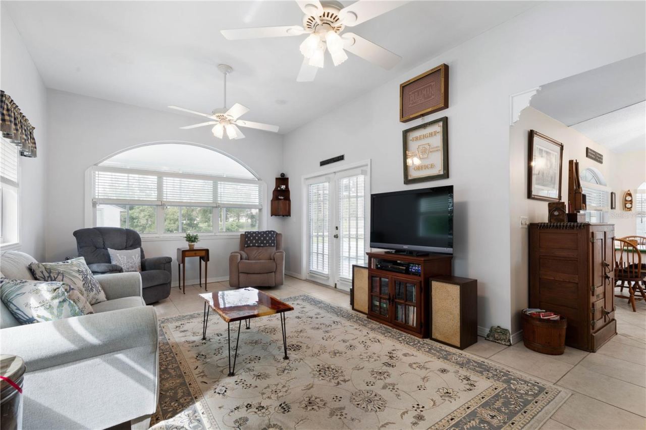Photo 20 of 20: Great for an office, theatre, or hobby room