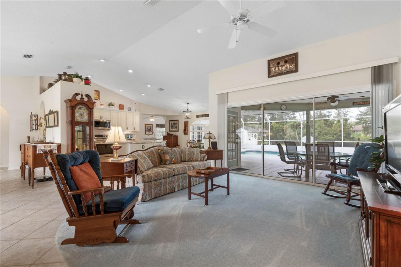 Photo 12 of 20: Spacious Living Room