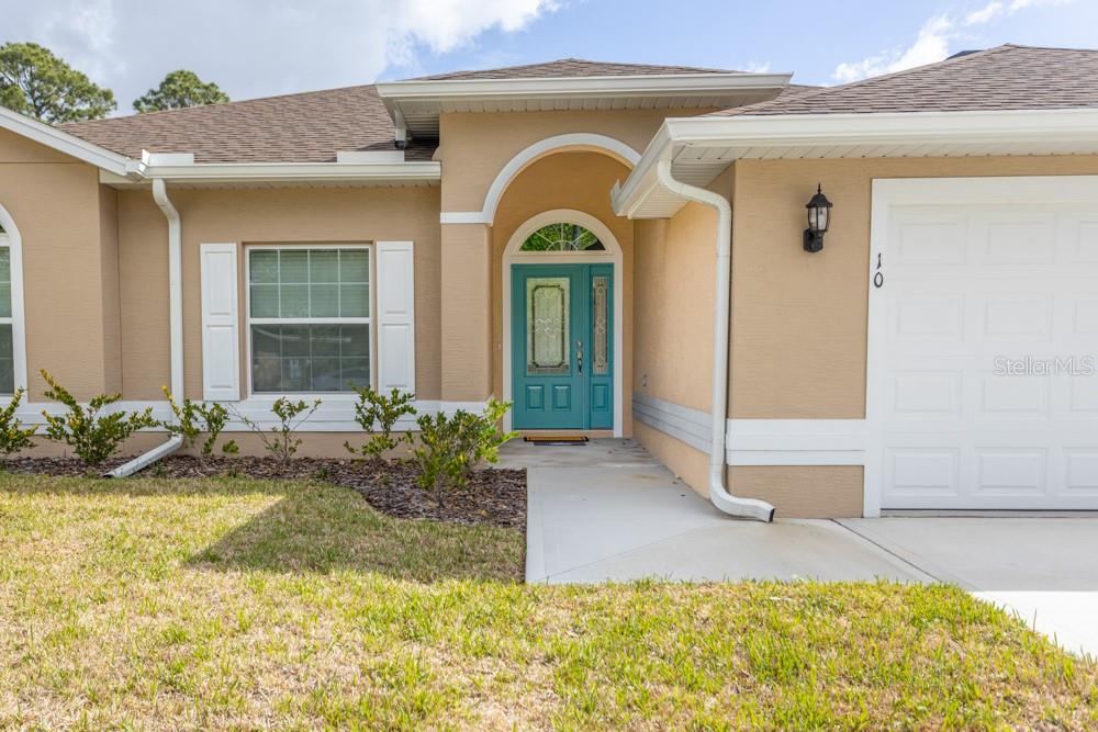 Photo 4 of 20: Front entry