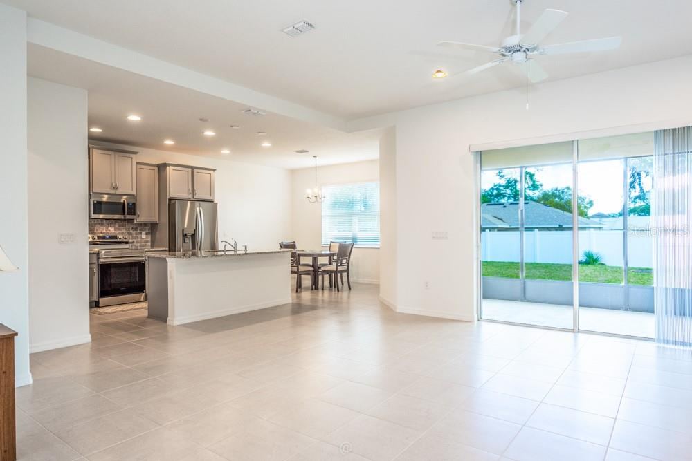 Photo 5 of 20: Living room with a panoramic view of the yard