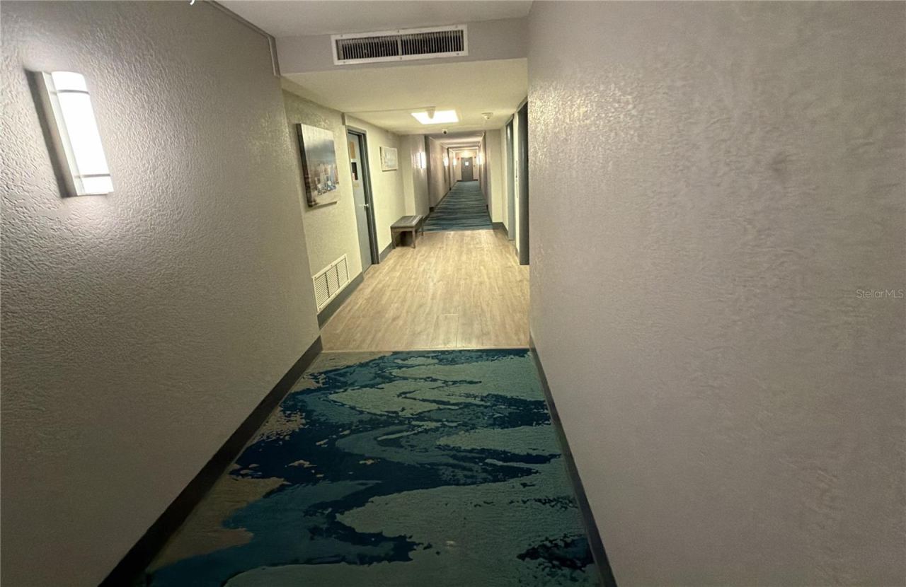 Photo 6 of 6: 16th Floor