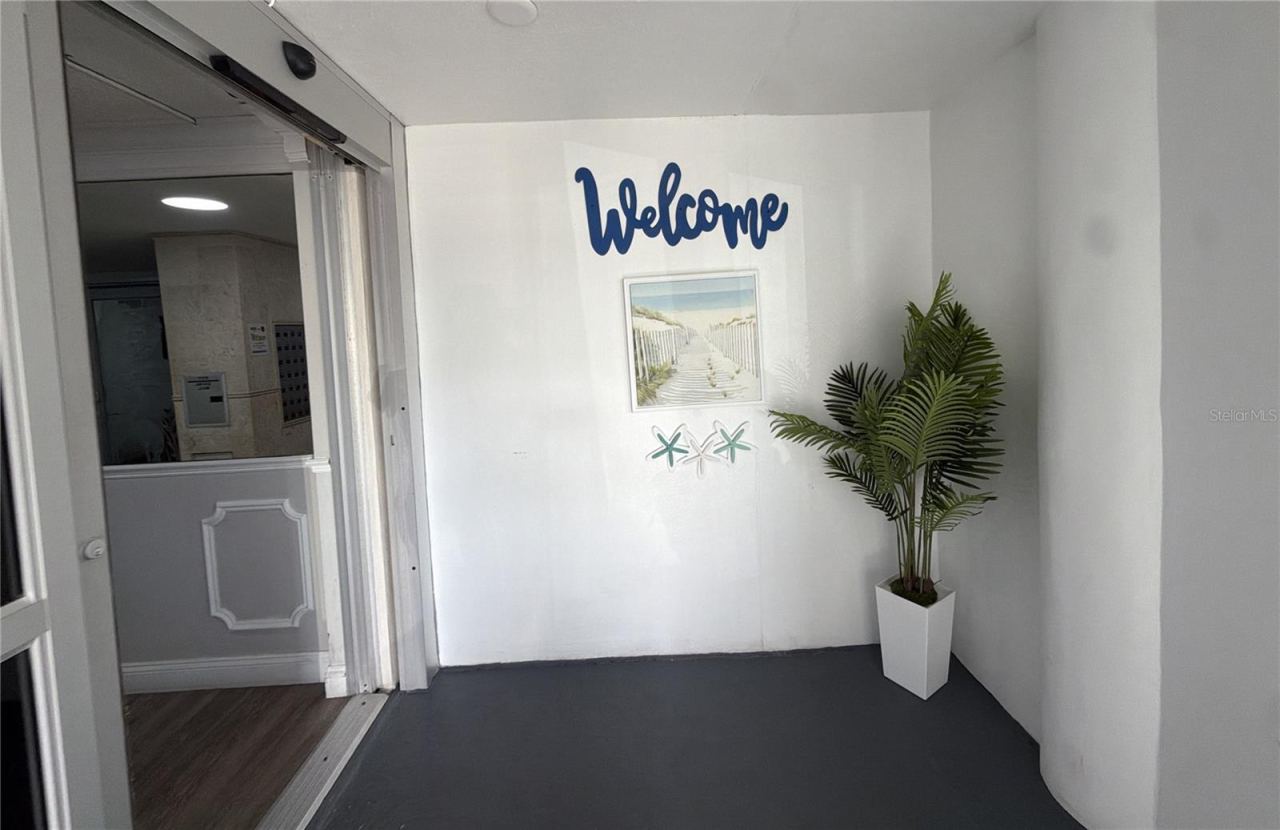 Photo 5 of 6: Lobby