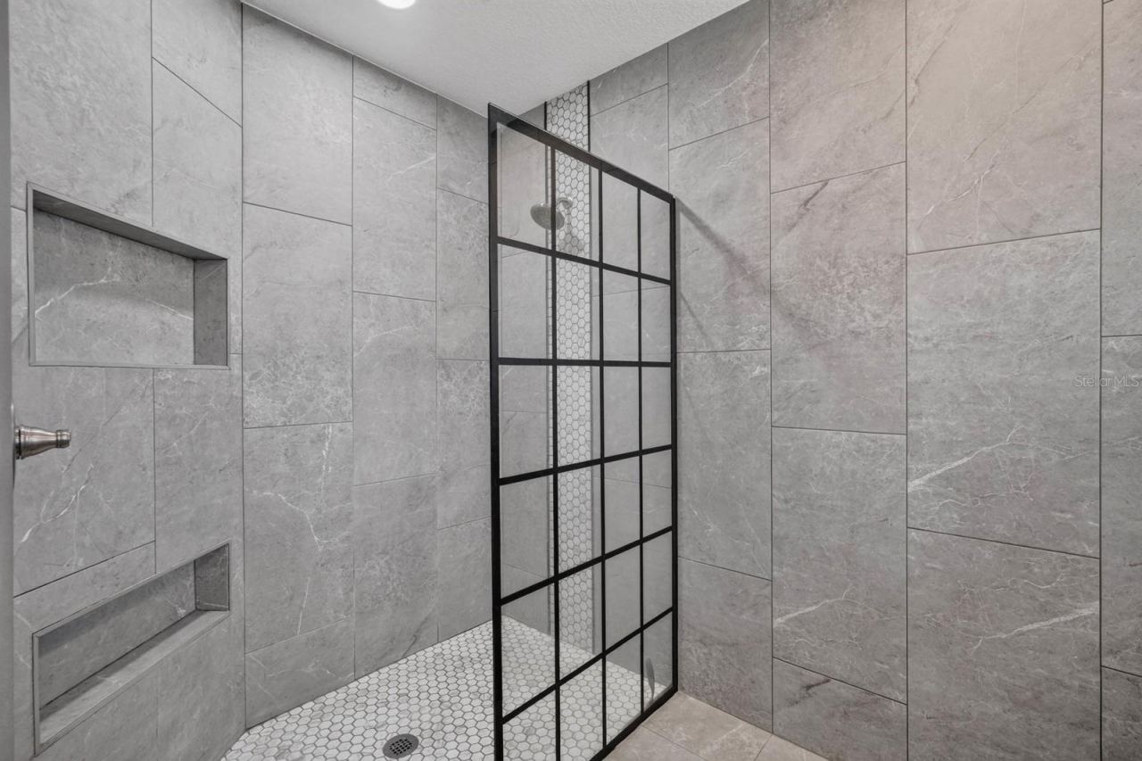 Photo 18 of 20: Master Bathroom