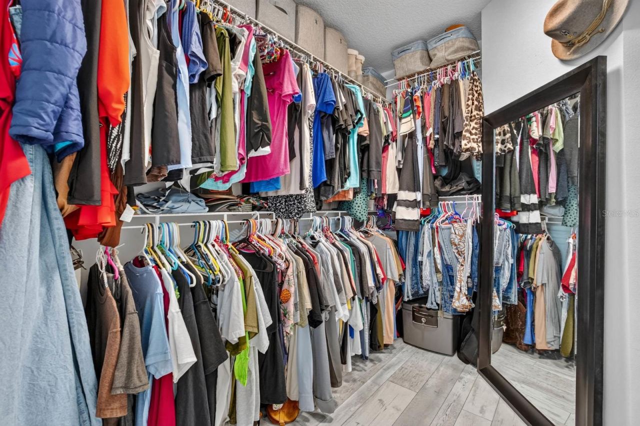 Photo 19 of 20: Master Closet