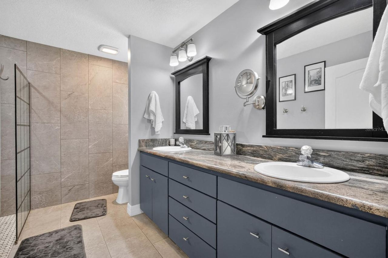 Photo 17 of 20: Master Bathroom