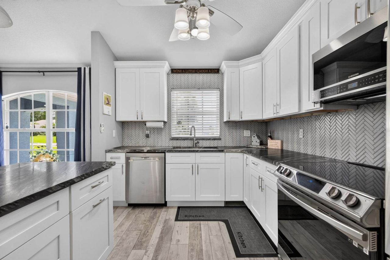 Photo 14 of 20: Kitchen
