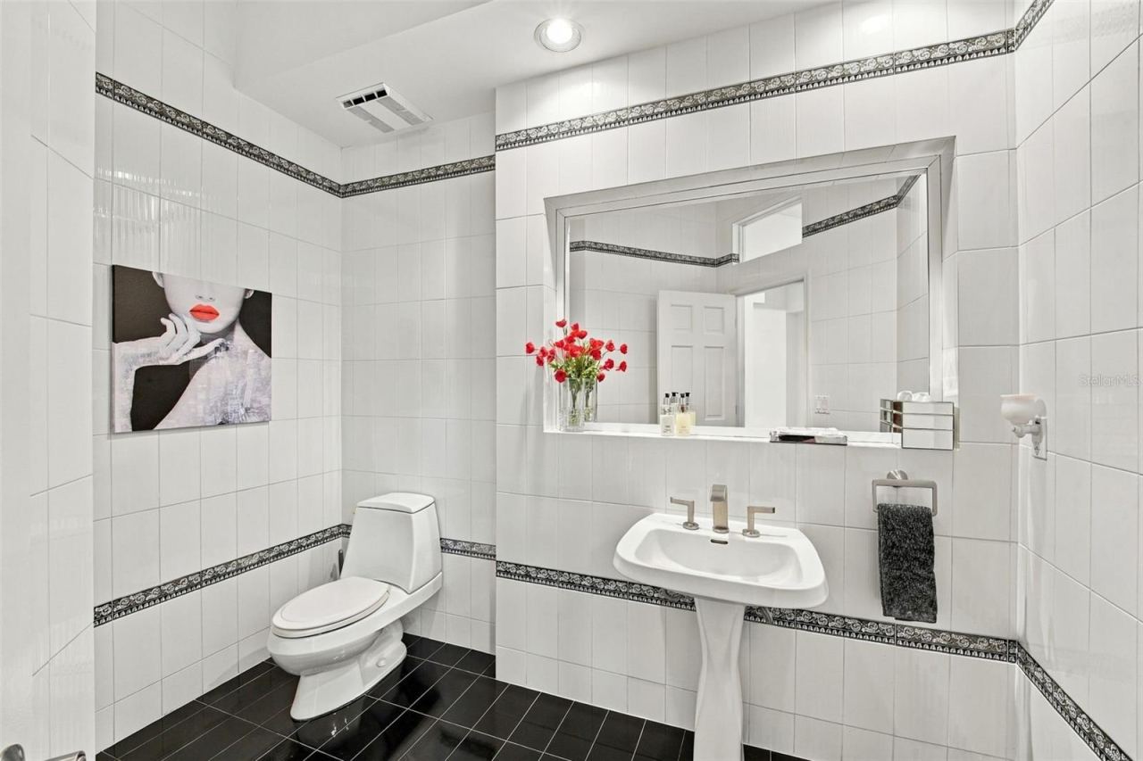 Photo 18 of 20: 1/2 BATH