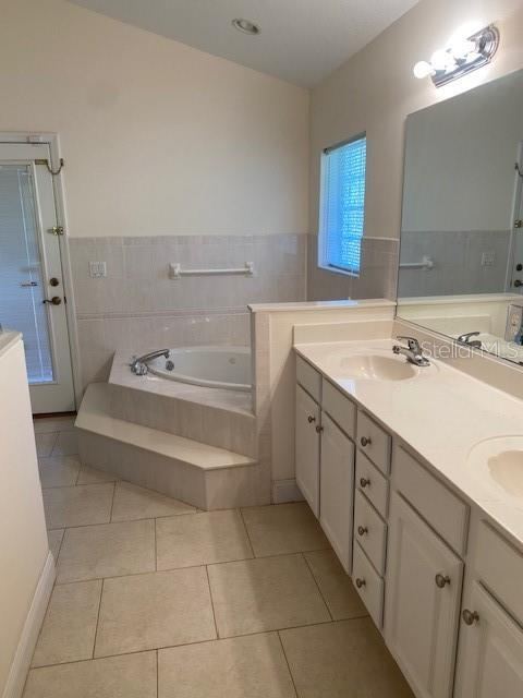 Photo 7 of 8: primary bathroom