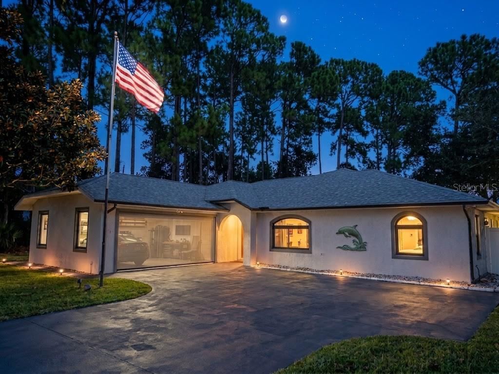 Photo 9 of 20: 6 Boxwood Lane All Lit Up At Night