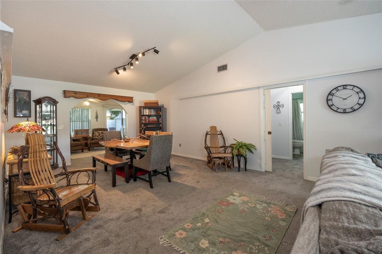 Photo 17 of 20: Unstaged Dining Area