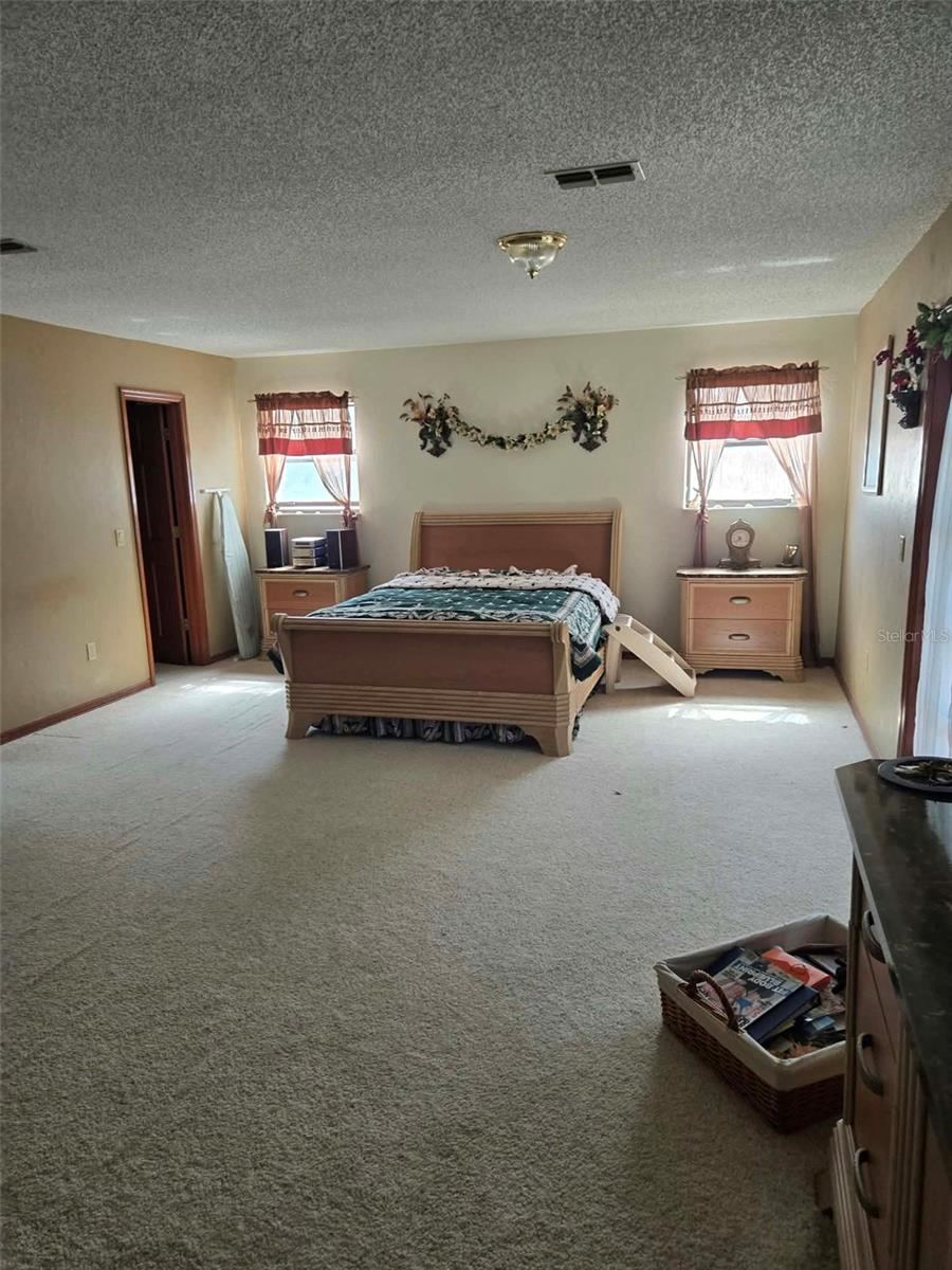 Photo 18 of 20
