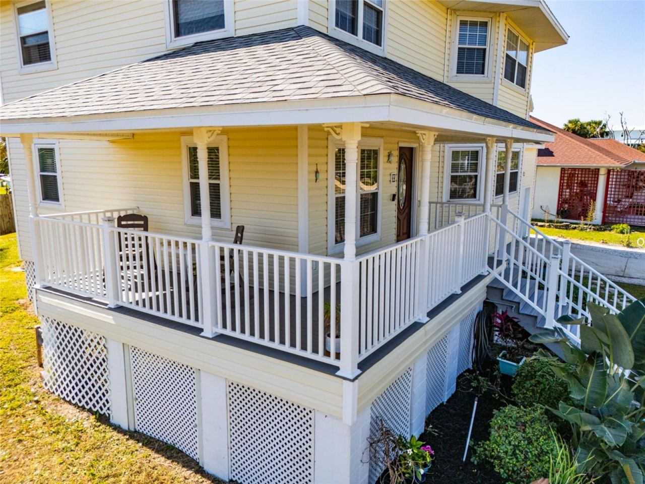 Photo 16 of 20: Wrap around porch