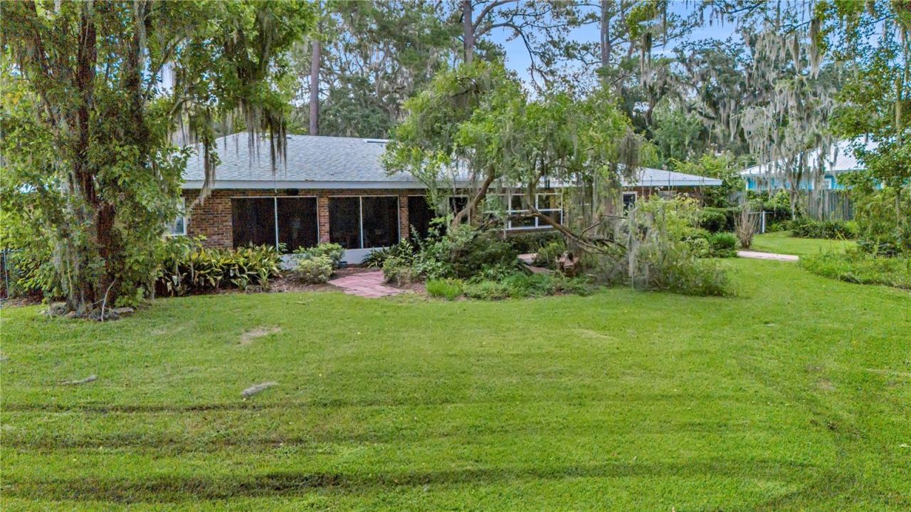 Photo 17 of 20: Back of House