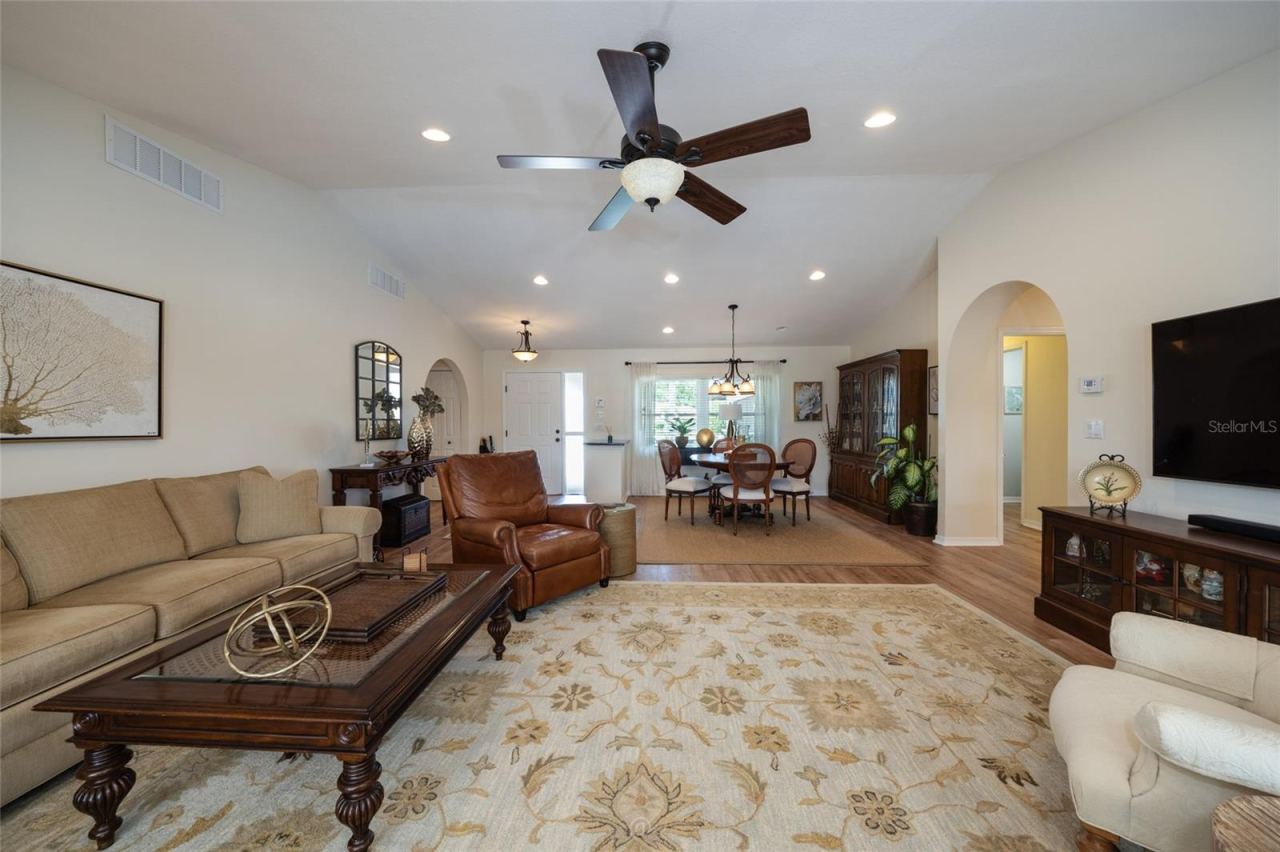 Photo 4 of 20: Living room with vaulted ceilings