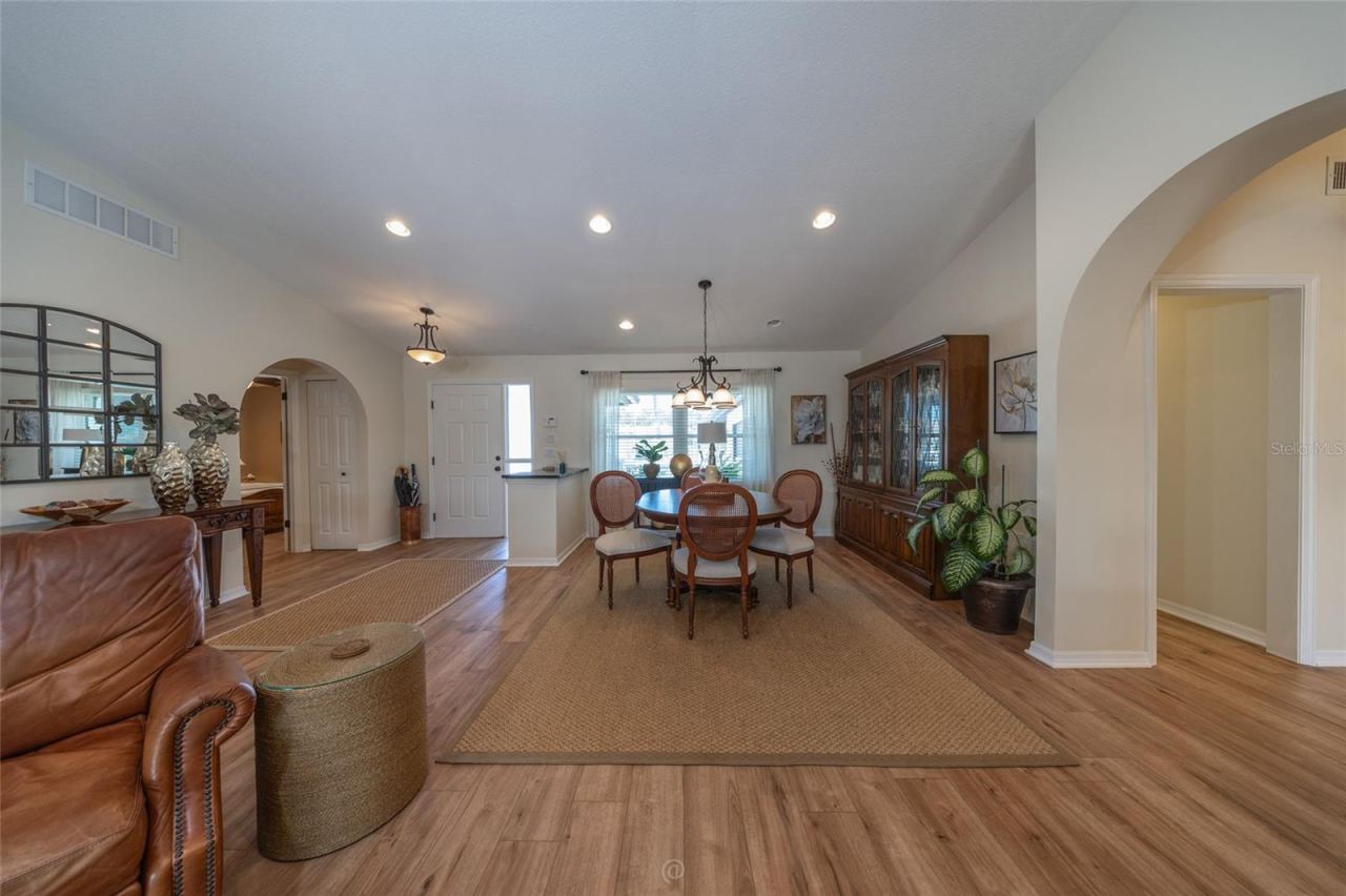 Photo 7 of 20: Dining area