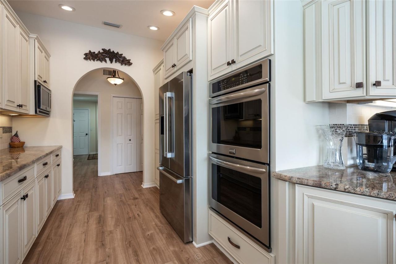 Photo 14 of 20: Double convection oven