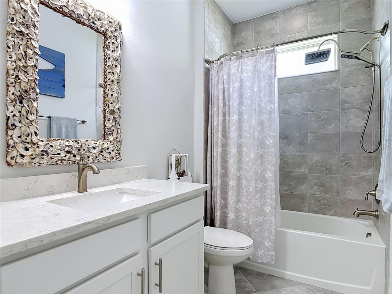 Photo 19 of 20: 2nd Bathroom