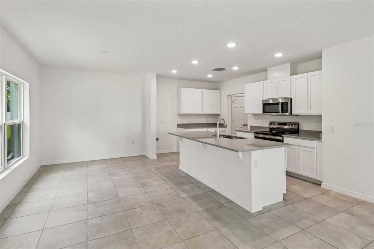 Photo 9 of 20: Dining Area / Kitchen
