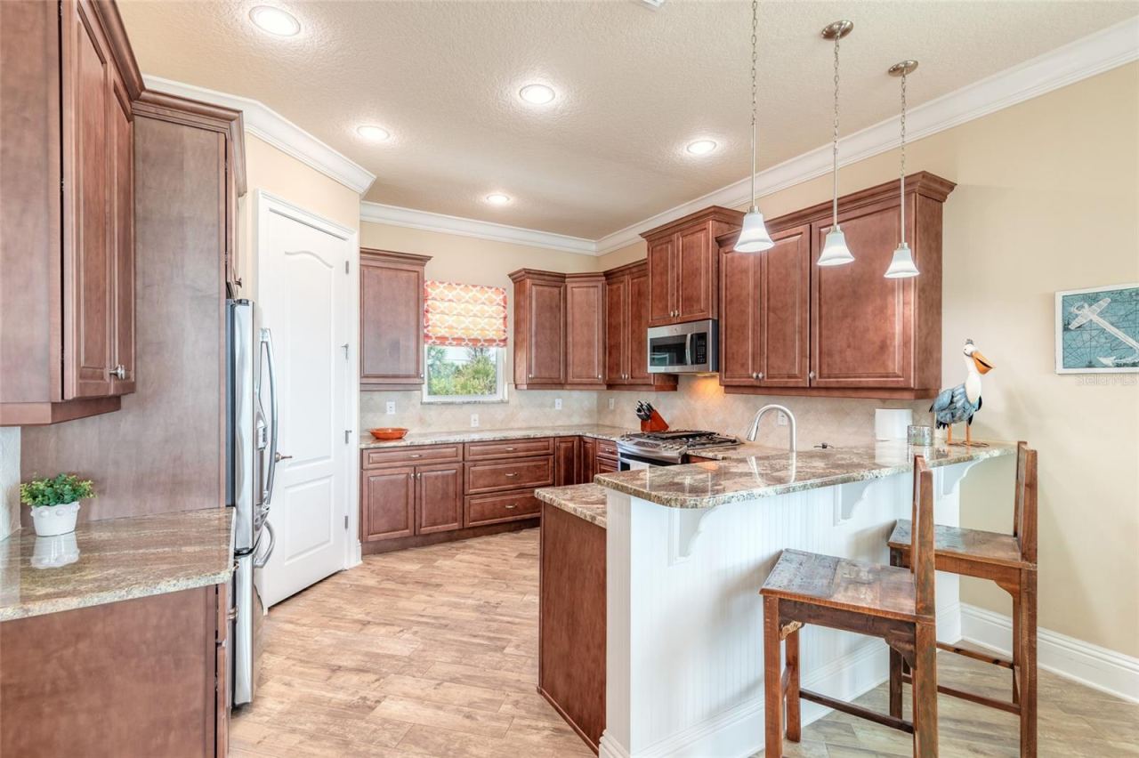 Photo 9 of 20: Large spacious kitchen with walk-in pantry