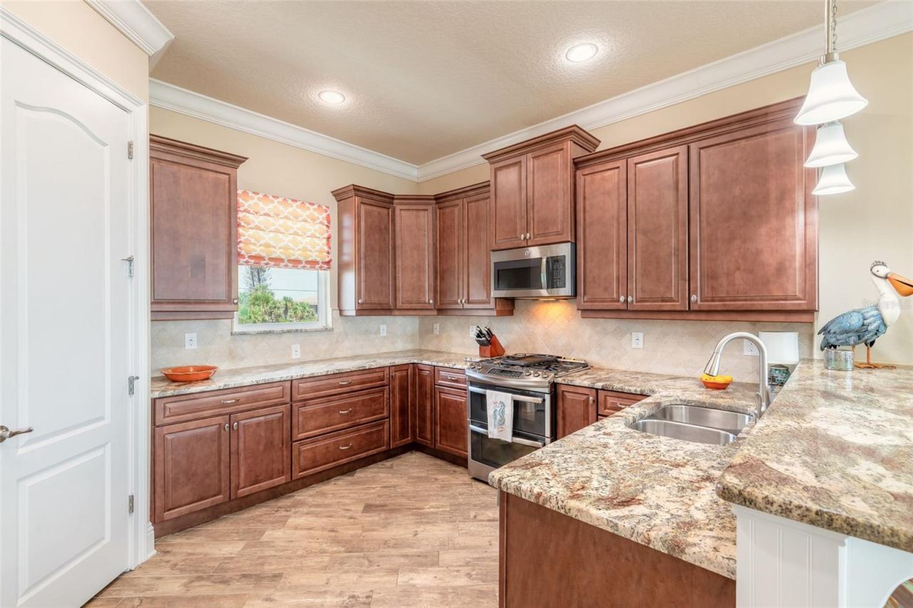 Photo 12 of 20: Warm brown cabinets with granite countertops